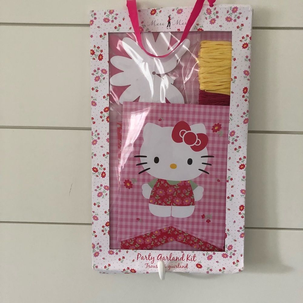 Hello Kitty Garland